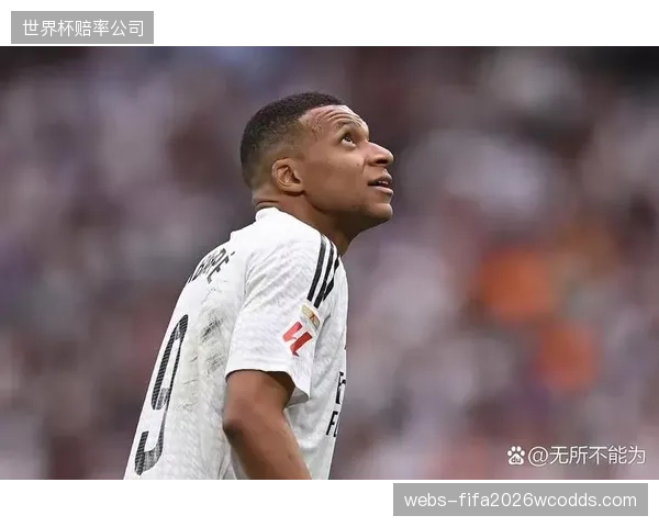 球队由攻转守时暴露的空当是潜在弱点，需要中场球员提供更及时的保护。
